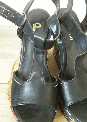 Çiçek Desenli Bohem Dolgu Topuklu Kadın Ayakkabı - Görsel 5