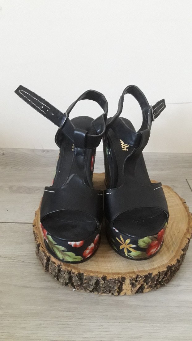 Çiçek Desenli Bohem Dolgu Topuklu Kadın Ayakkabı - Görsel 2