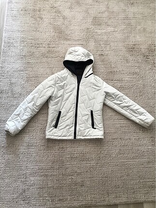 Beyaz şişme mont