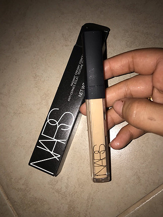 Nars likit kapatıcı