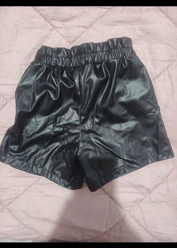 Siyah Parlak Deri Mini Şort - Görsel 2