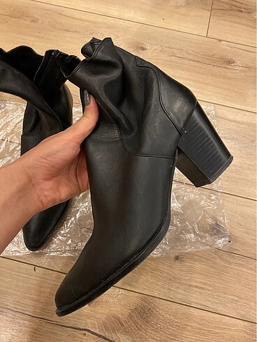 Zara Zara siyah topuklu bot