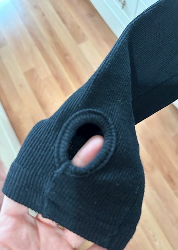 Siyah Kesik Detaylı Uzun Kollu Elbise - Görsel 2