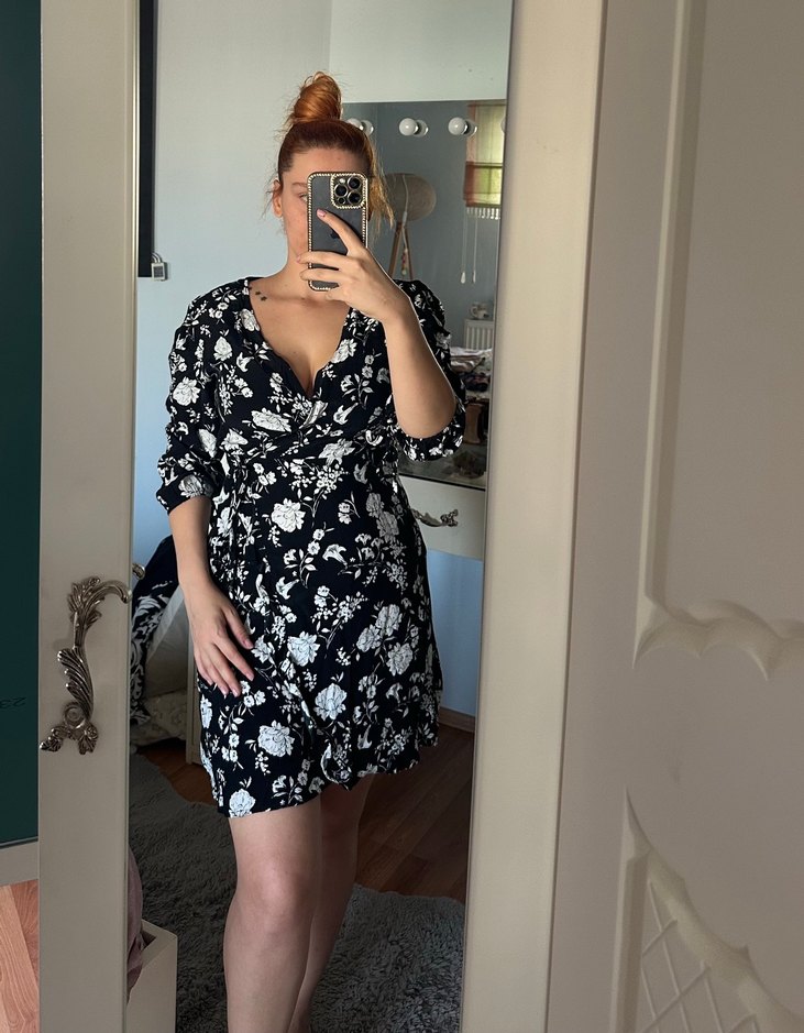 Siyah Çiçek Desenli Elbise - Görsel 2