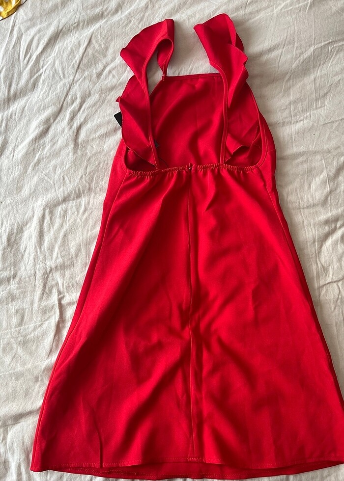 Kırmızı elbise - Görsel 3