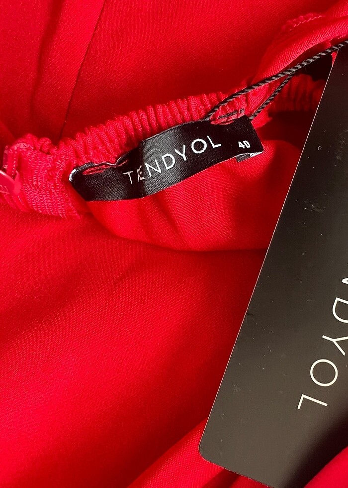 Kırmızı elbise - Görsel 4