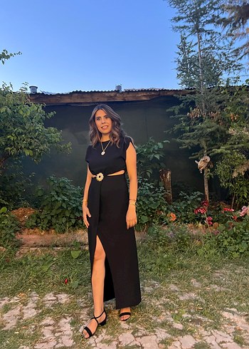 Siyah Yaka detaylı Kemer broşlu Uzun Kadın Elbise - Görsel 9