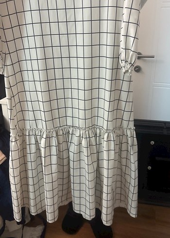 Gri Kareli, Fırfırlı Midi Elbise - Görsel 3