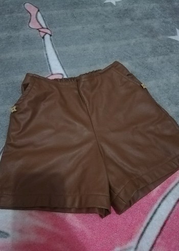 Düğmeli Kahverengi Deri Mini Şort