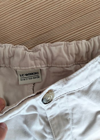 LC Waikiki Beyaz Pamuklu Erkek Şort - Rahat Kesim