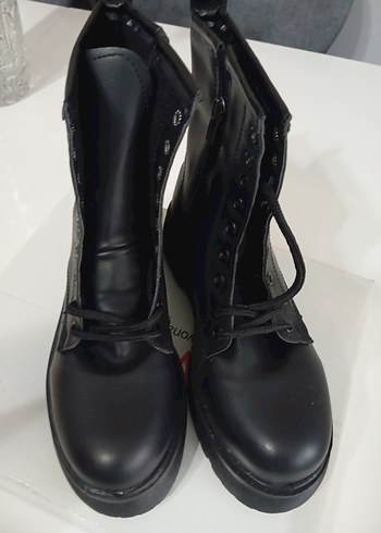 Siyah Platform Topuklu Gotik Kadın Bot - Görsel 4