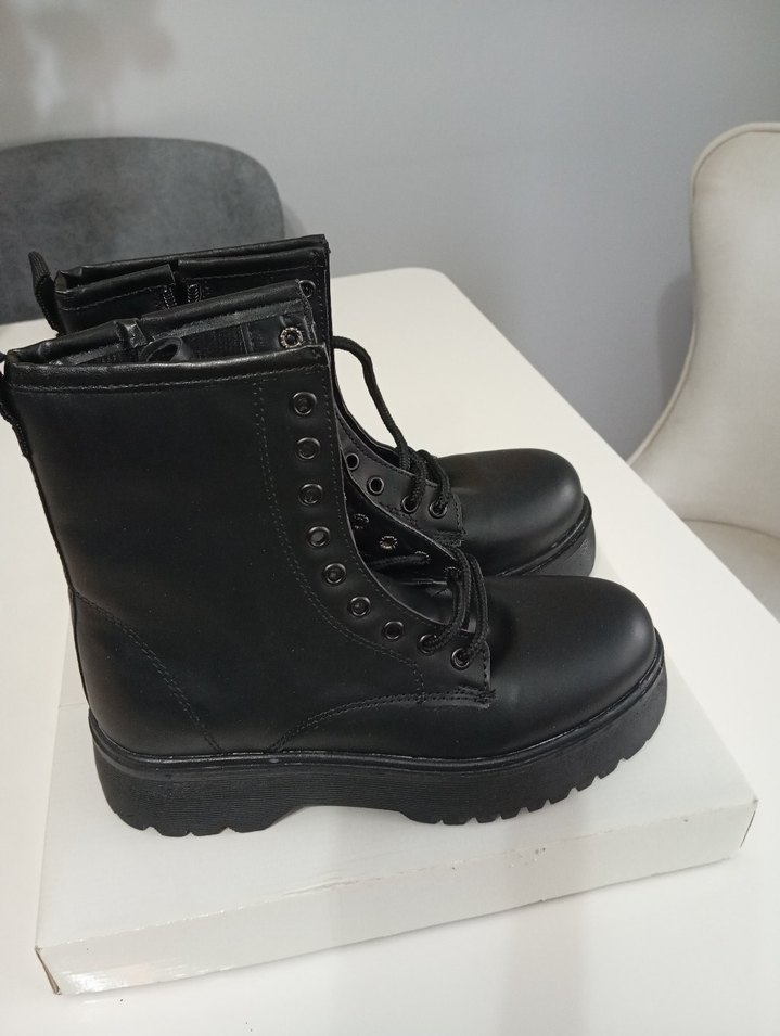 Siyah Platform Topuklu Gotik Kadın Bot - Görsel 2