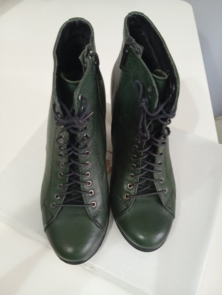 Kemer Detaylı Yeşil Deri Kadın Dolgu Topuk Bot - Görsel 4