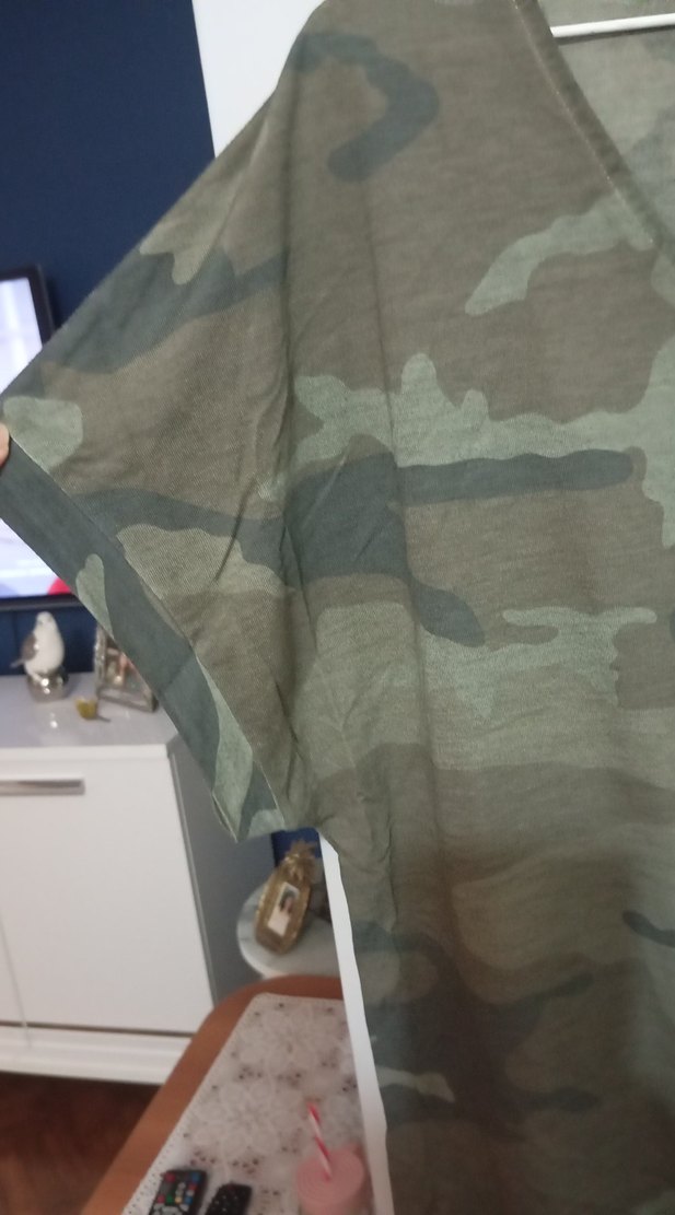 V Yaka Salaş Kamuflaj Keten Tişört - Görsel 2