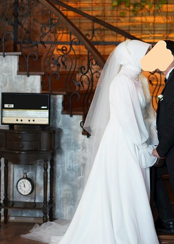 Uzun Kollu Yüksek Yakalı Beyaz Tesettür Gelinlik - Görsel 4