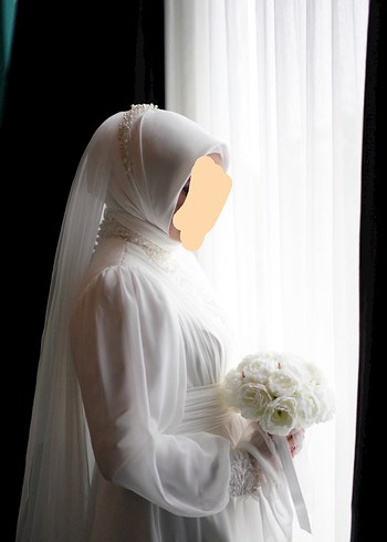 Uzun Kollu Yüksek Yakalı Beyaz Tesettür Gelinlik - Görsel 5