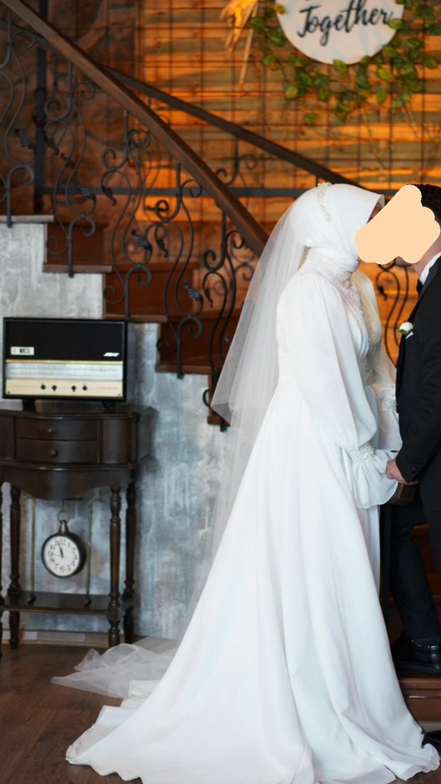 Uzun Kollu Yüksek Yakalı Beyaz Tesettür Gelinlik - Görsel 4