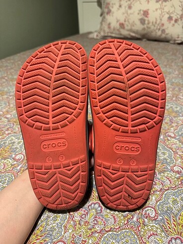 37,5 Beden kırmızı Renk Orjinal Crocs Terlik