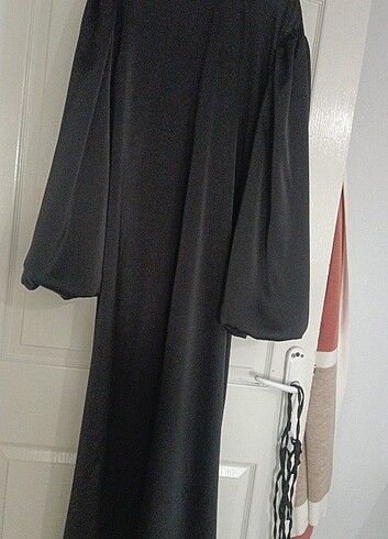Siyah abaya ve siyah şık elbise  - Görsel 2