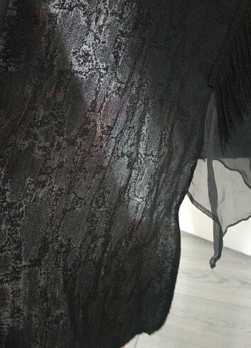 Siyah abaya ve siyah şık elbise  - Görsel 4