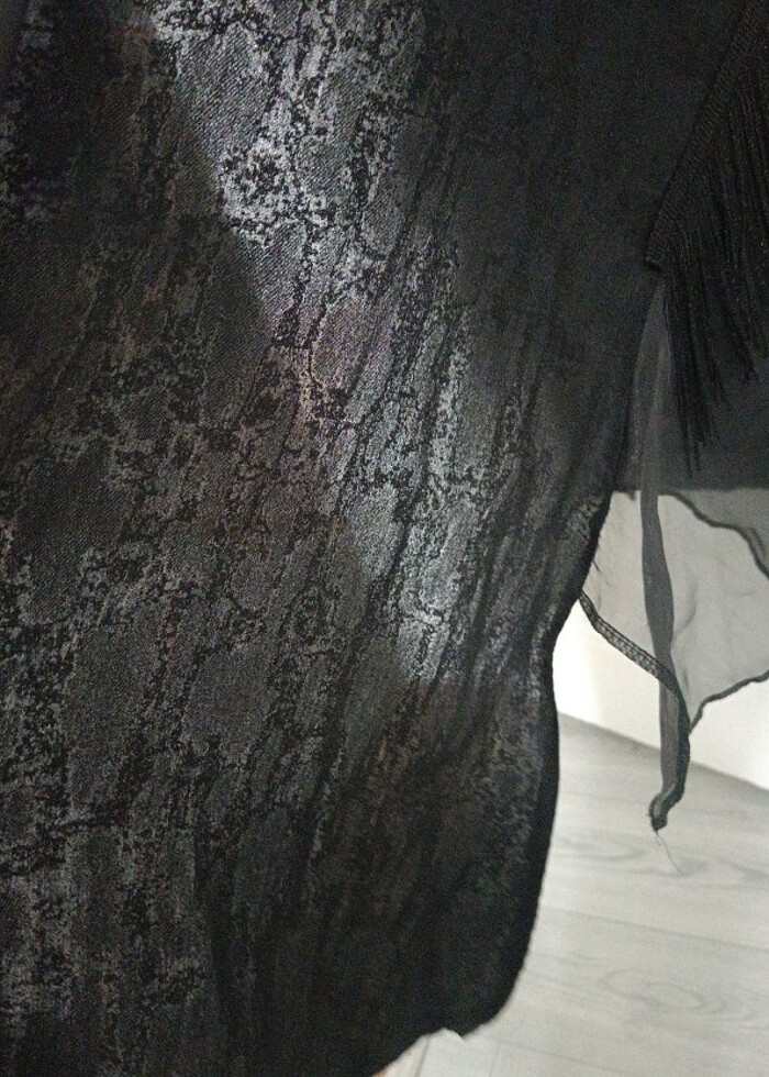 Siyah abaya ve siyah şık elbise  - Görsel 4