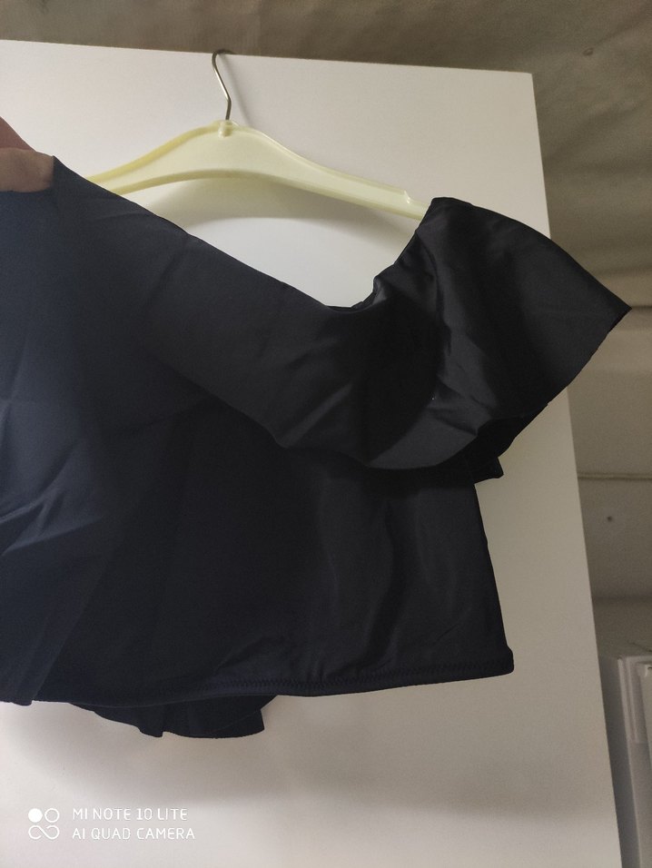 Siyah Mini Fırfırlı Gösterişli Bluz - Görsel 2