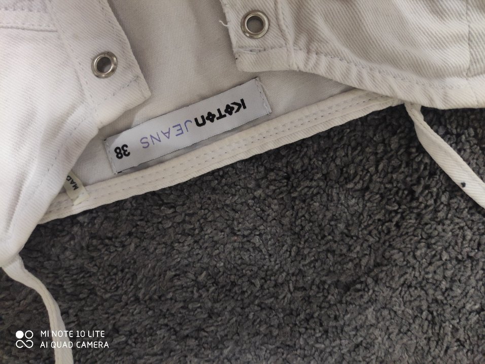 Düğmeli Askılı Beyaz Bustiyer - Görsel 2