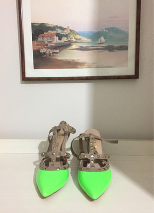 Shoe Tek Neon Modası sımdı ayaklarda!