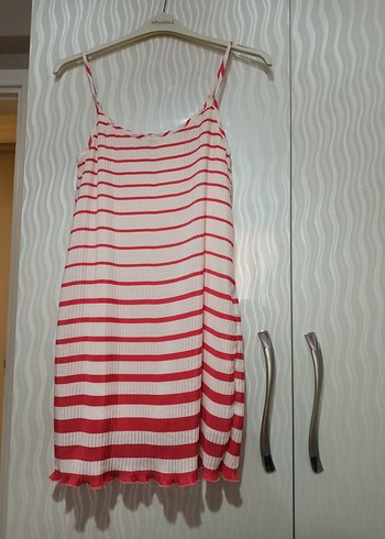 Kırmızı Beyaz Çizgili Askılı Elbise - Görsel 2
