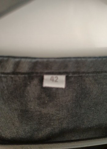 Düğmeli V Yaka Nakışlı Keten Siyah Bluz - Görsel 5