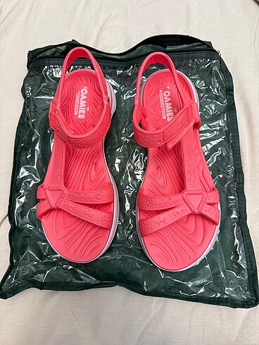 Skechers plastik su geçirmez sandalet