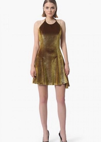 Parlak Altın Renkli Mini Askılı Pilili Elbise - Görsel 3