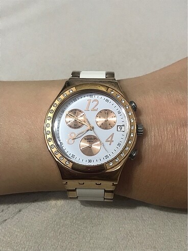 Swatch taşlı kronolu bayan saat