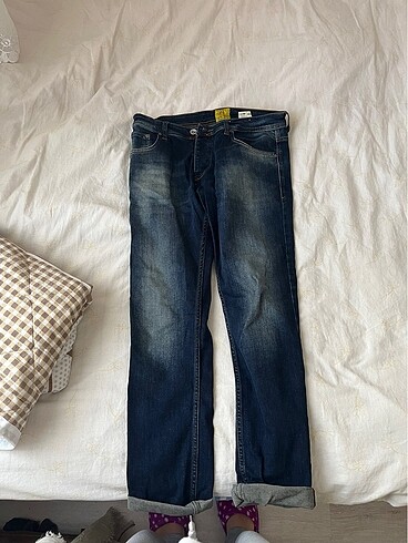 2. Jean