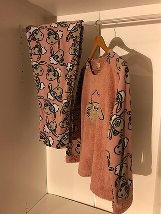 Pembe polarlı pijama takımı