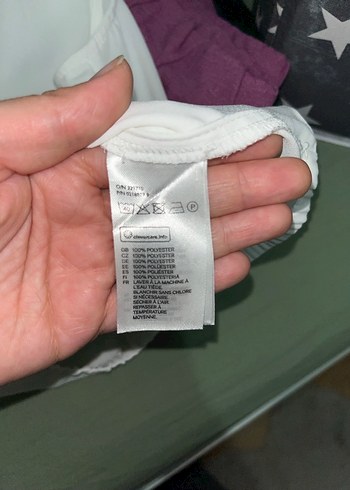 H&M Beyaz V Yaka Drapeli Saten Bluz