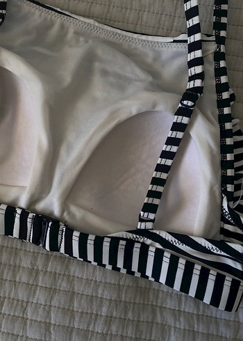 Penti Çizgili Fırfırlı Bikini Üstü - Görsel 5