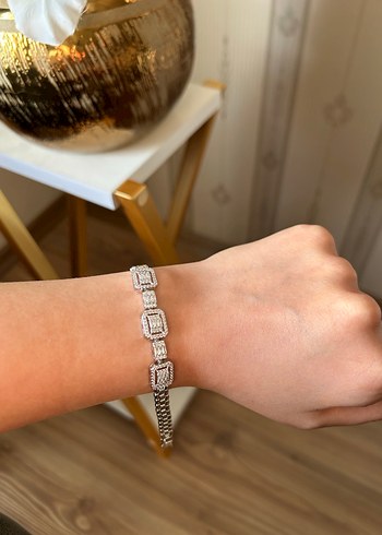 Zincir Detaylı Parlak Beyaz Bileklik - Görsel 2