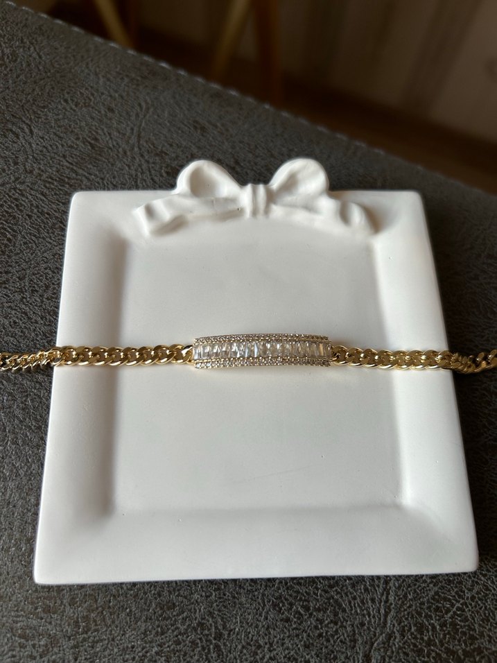 Zincir Detaylı Altın Renk Kadın Bileklik - Görsel 3