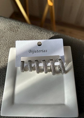 Gri Mini Tokalı Kadın Küpeleri - Görsel 2