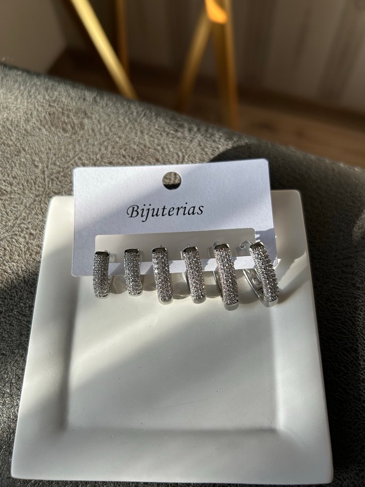 Gri Mini Tokalı Kadın Küpeleri - Görsel 2