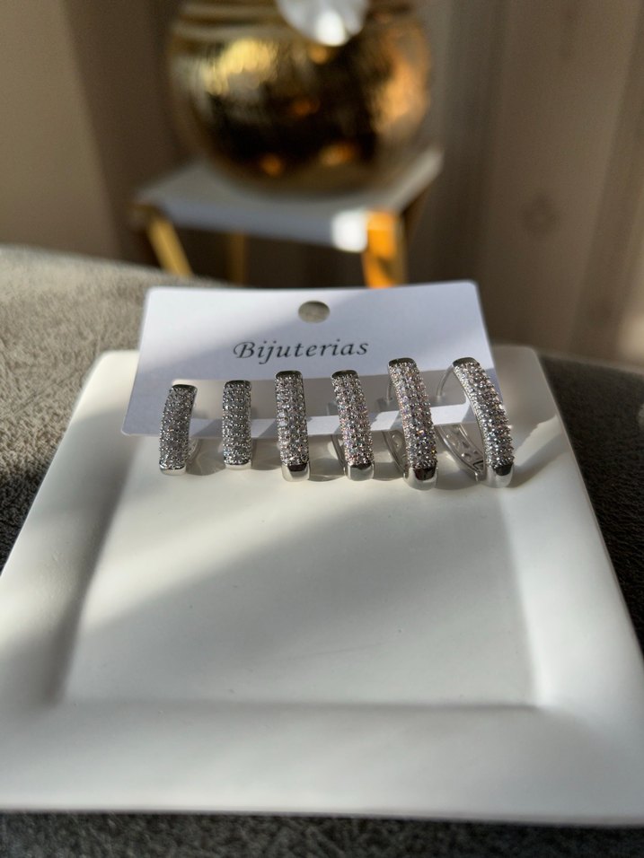 Gri Mini Tokalı Kadın Küpeleri - Görsel 4