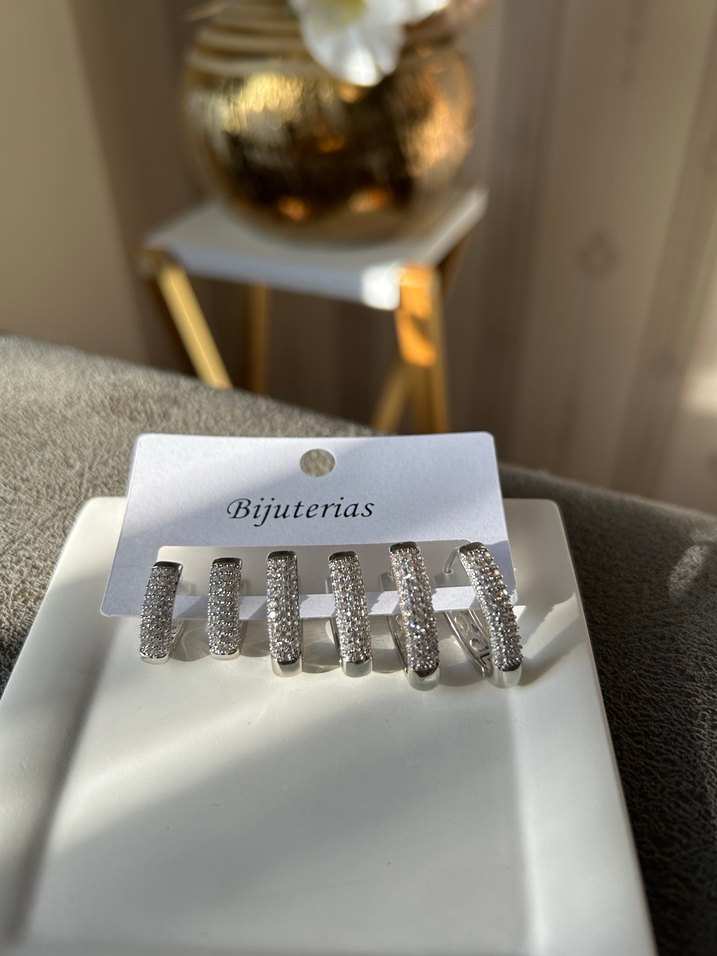 Gri Mini Tokalı Kadın Küpeleri - Görsel 3