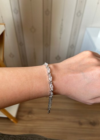 Zincir Detaylı Minimalist Beyaz Bileklik - Görsel 4