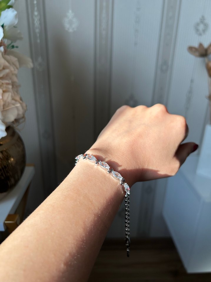 Zincir Detaylı Minimalist Beyaz Bileklik - Görsel 2