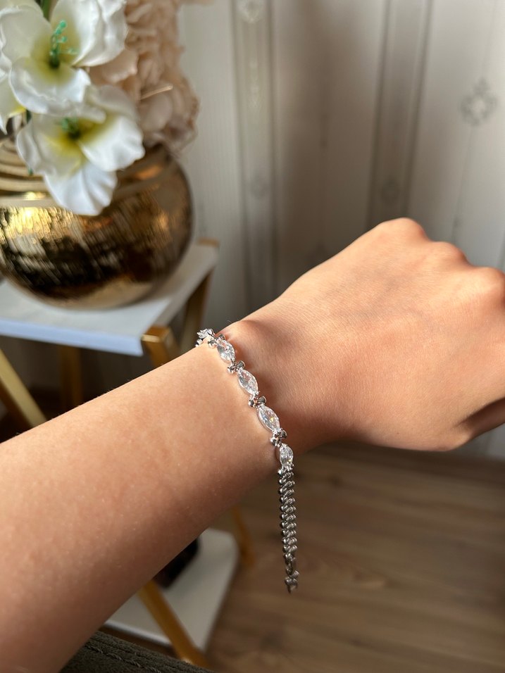 Zincir Detaylı Minimalist Beyaz Bileklik - Görsel 5