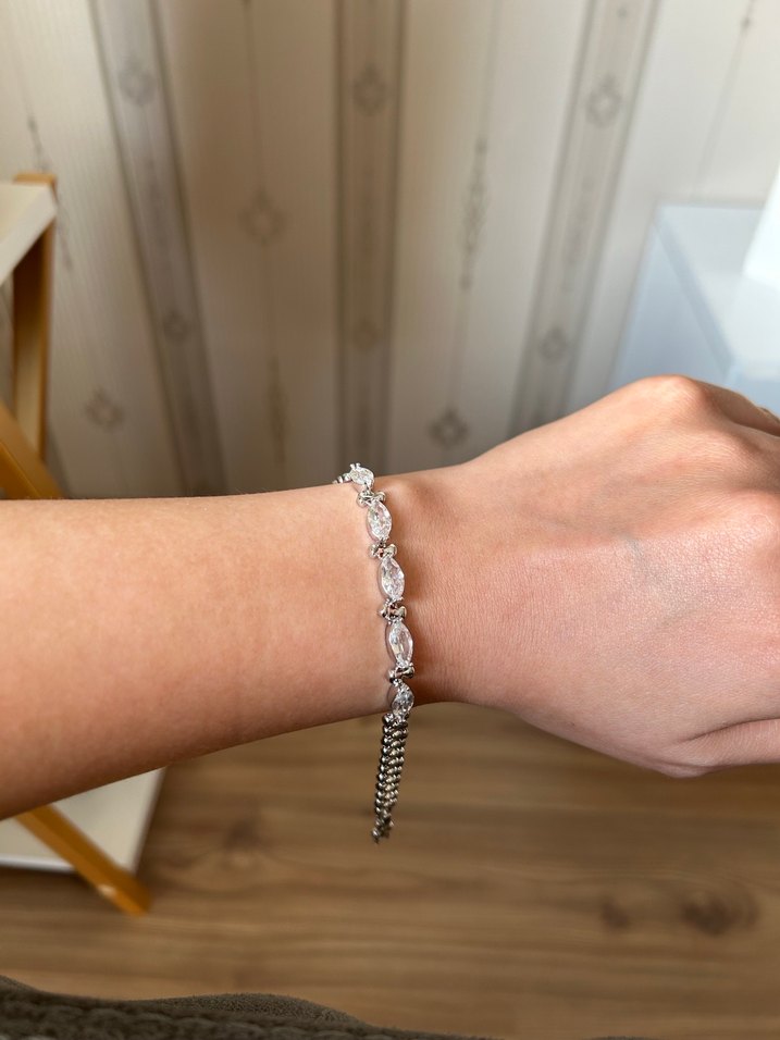 Zincir Detaylı Minimalist Beyaz Bileklik - Görsel 4