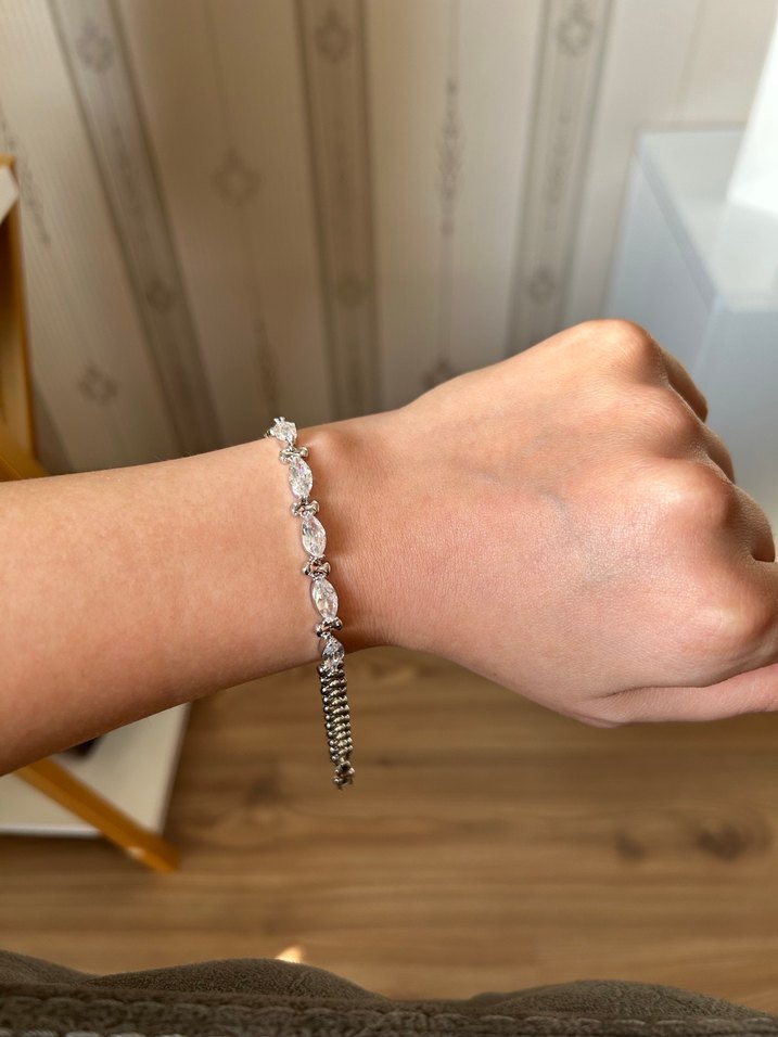 Zincir Detaylı Minimalist Beyaz Bileklik - Görsel 3