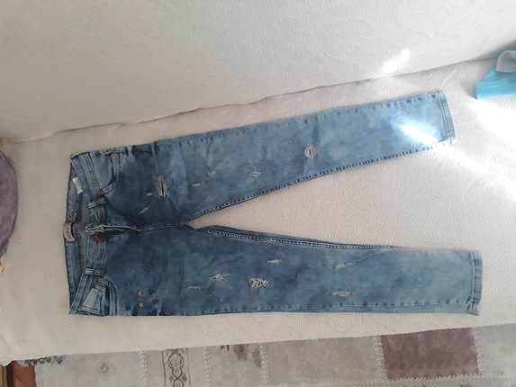 Diğer Yırtmaç detaylı kot pantolon