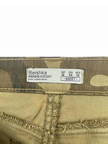 36 Beden çeşitli Renk Bershka Mini Şort %70 İndirimli.